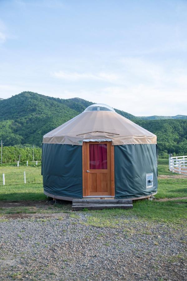 The Yurts At Margo'S Garden, Kiroro Hotel Akaigawa Luaran gambar
